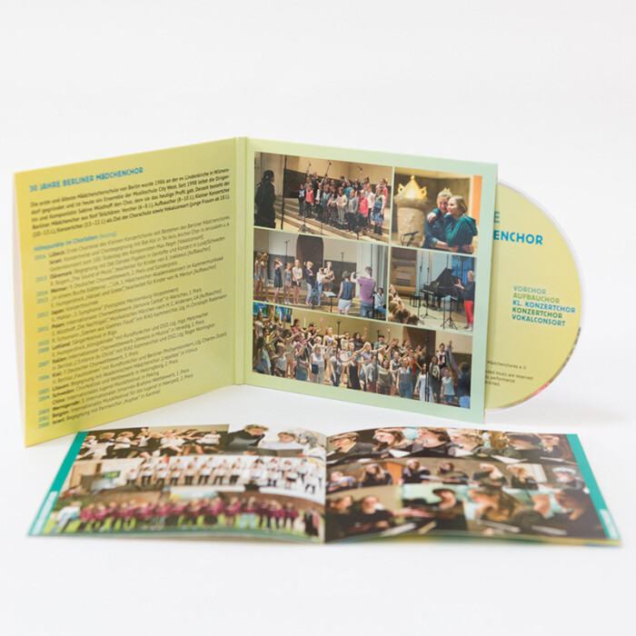 Jubiläums-CD: 30 Jahre Berliner Mädchenchor (Cover + Booklet offen)